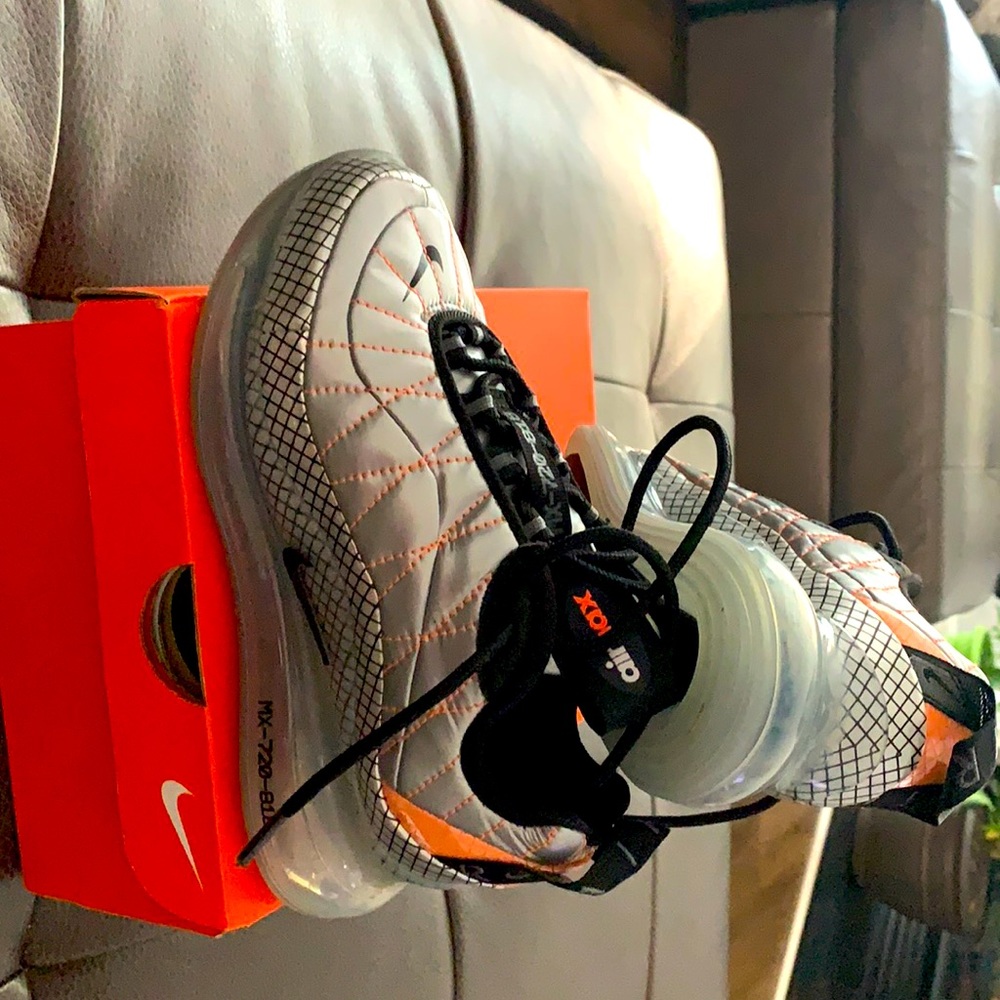 Size 1Y boys Nike Air Max brand new